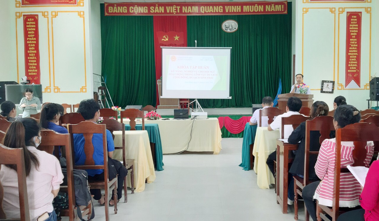 Ông Trần Minh Tân - Trưởng phòng Quy hoạch và Phát triển du lịch - Sở Du lịch phát biểu khai mạc lớp tập huấn